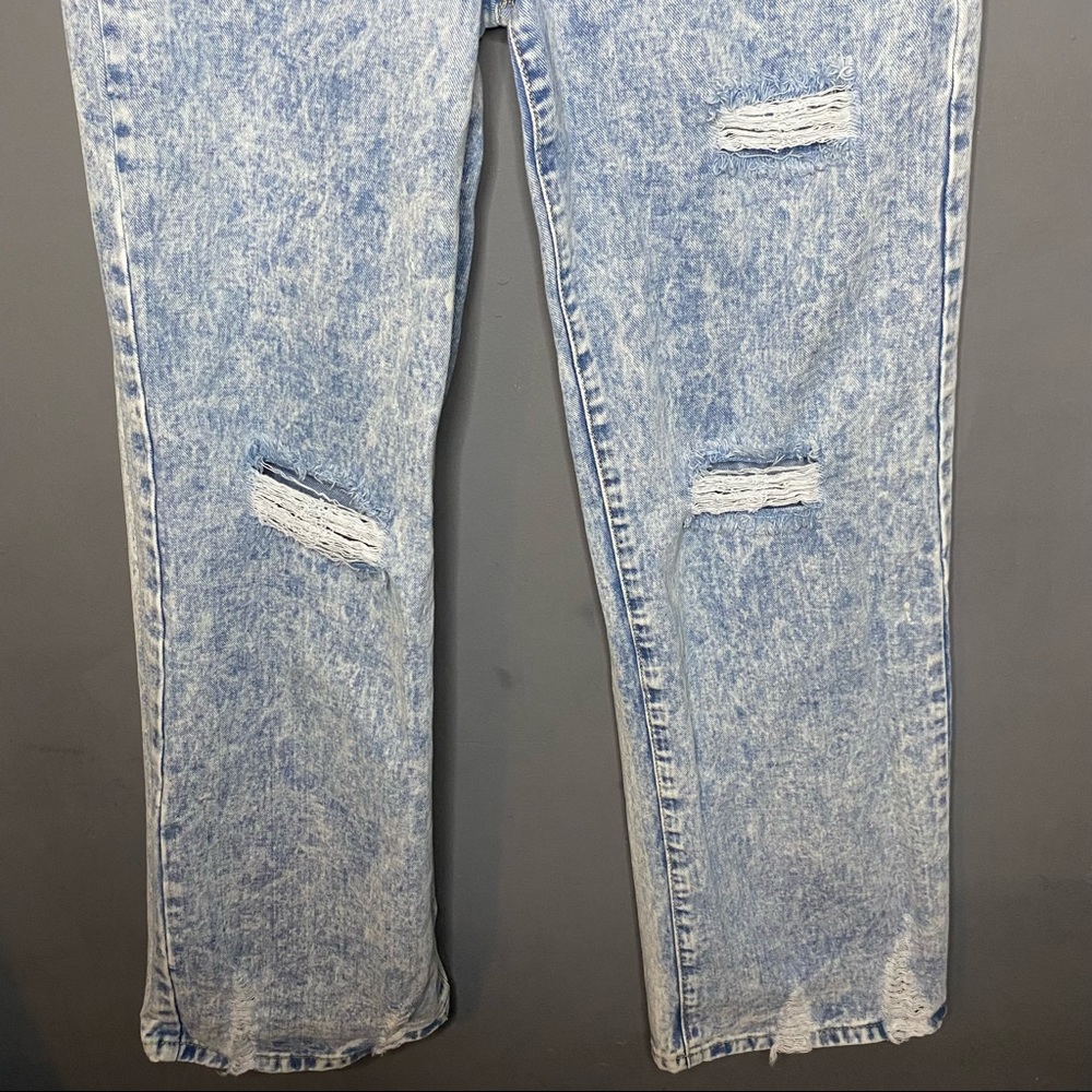 PrettyLittleThings Wide Leg Distressed Denim Acid Wash Jeans - Picture 3 of 8